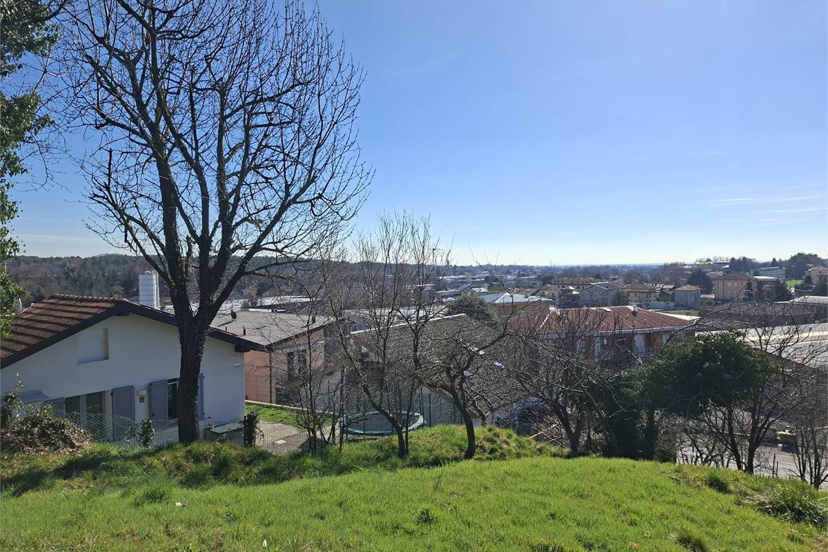 CANTU' vendiamo TERRENO di Mq 2.630