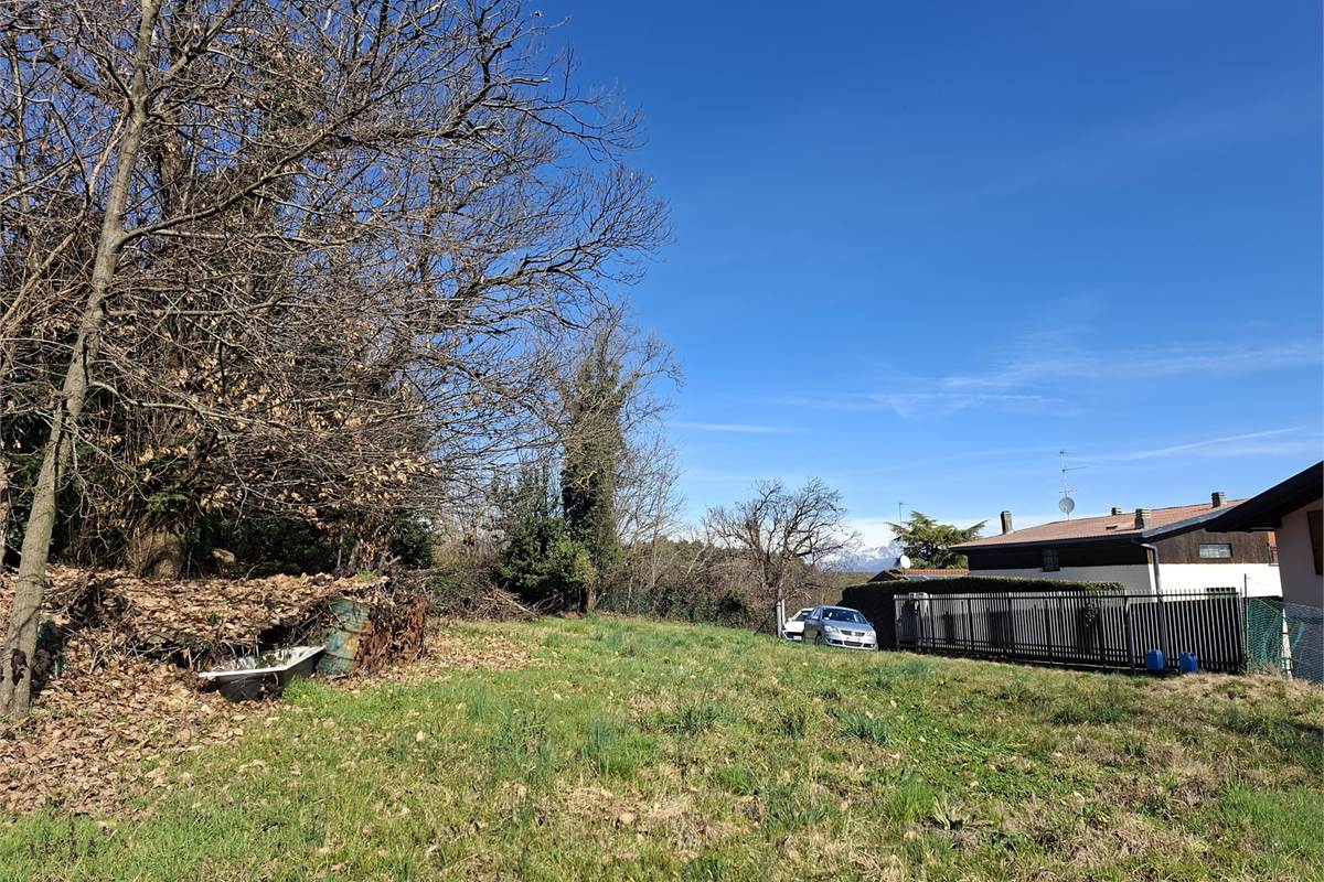 CANTU' vendiamo TERRENO di Mq 2.630