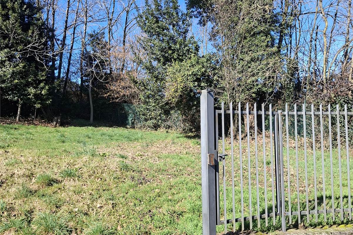 CANTU' vendiamo TERRENO di Mq 2.630