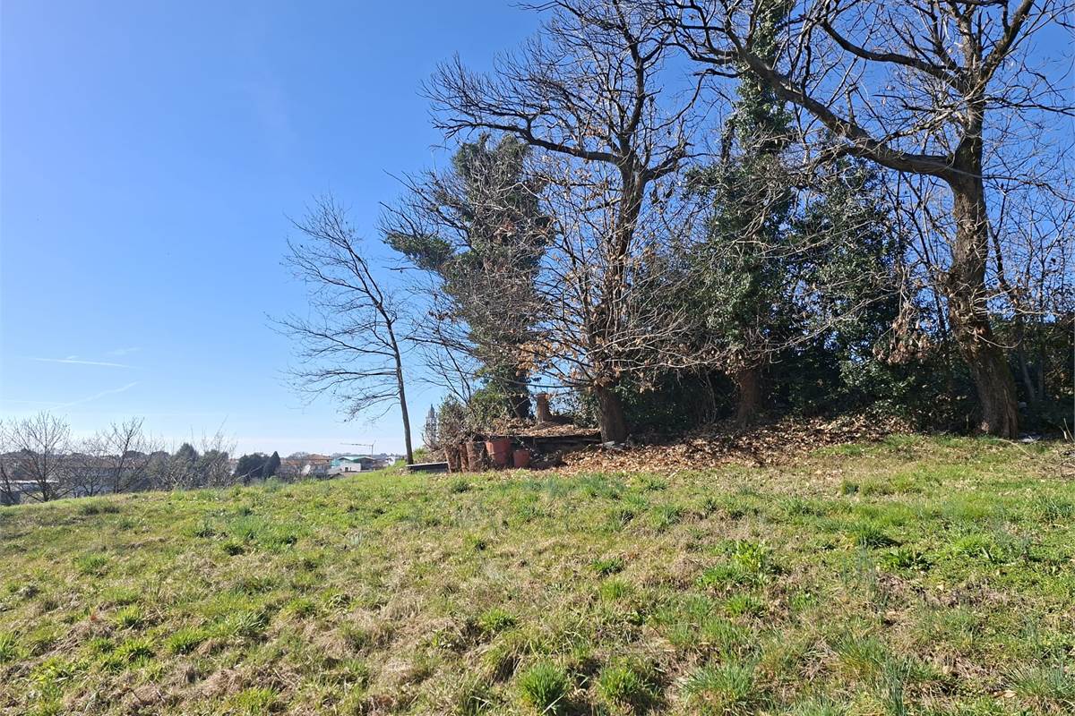 CANTU' vendiamo TERRENO di Mq 2.630