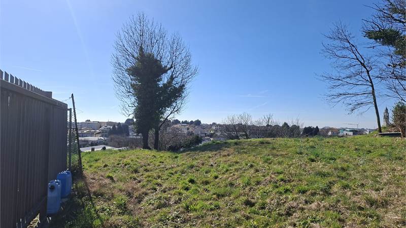 CANTU' vendiamo TERRENO di Mq 2.630