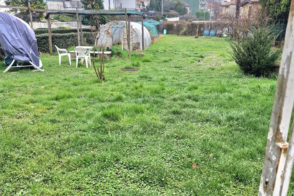 CANTU' vendiamo TRILOCALE termoautonomo