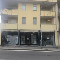 CANTU' Via Milano affittiamo NEGOZIO 