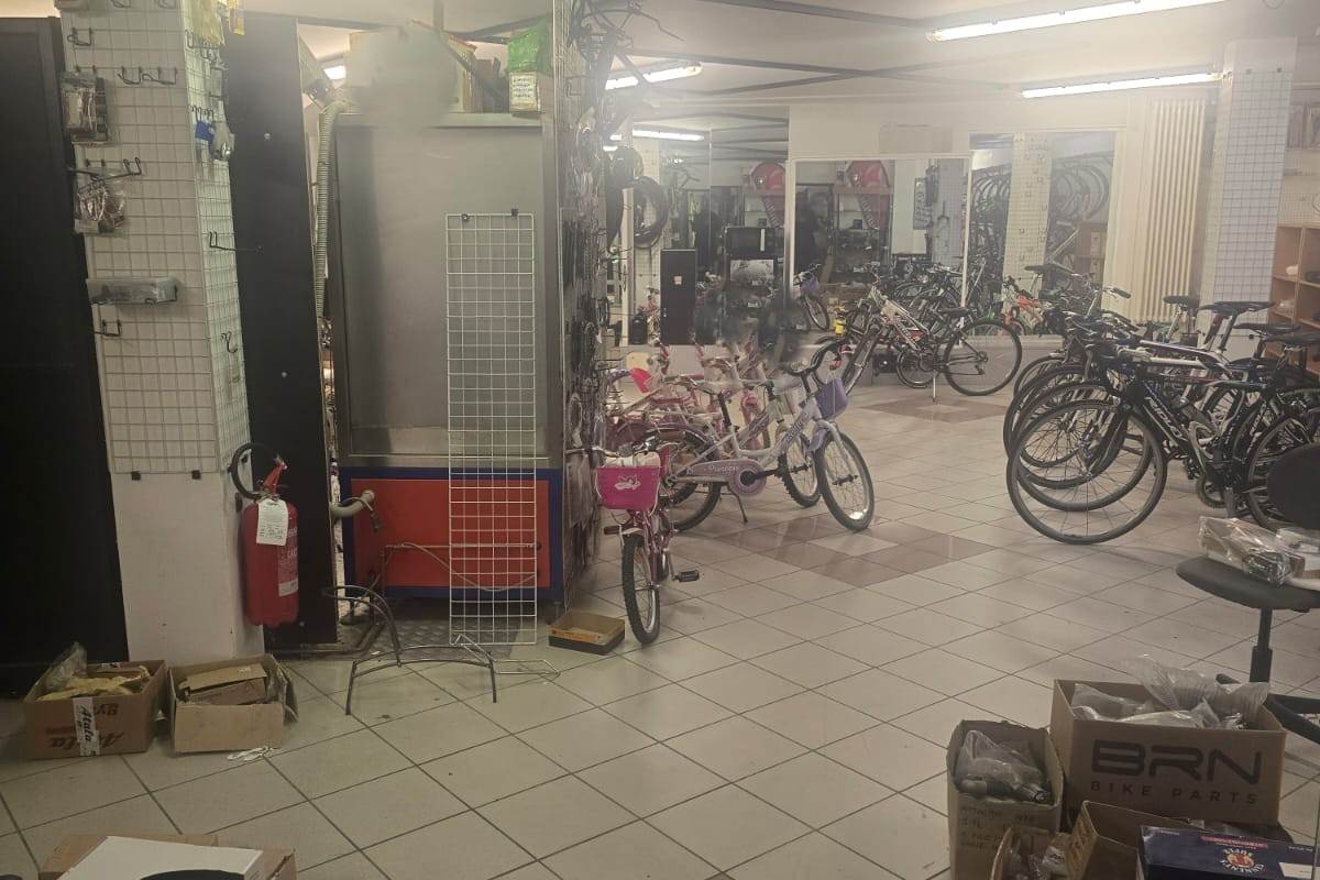 CANTU' Via Milano affittiamo NEGOZIO 