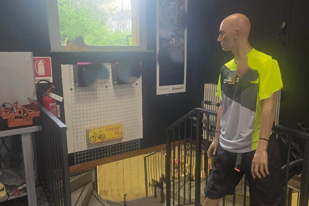 CANTU' Via Milano affittiamo NEGOZIO 