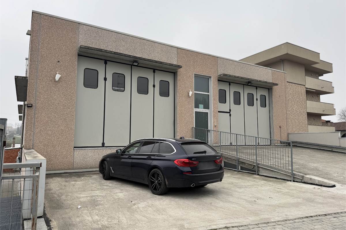 MEDA vendiamo CAPANNONE di recente costruzione