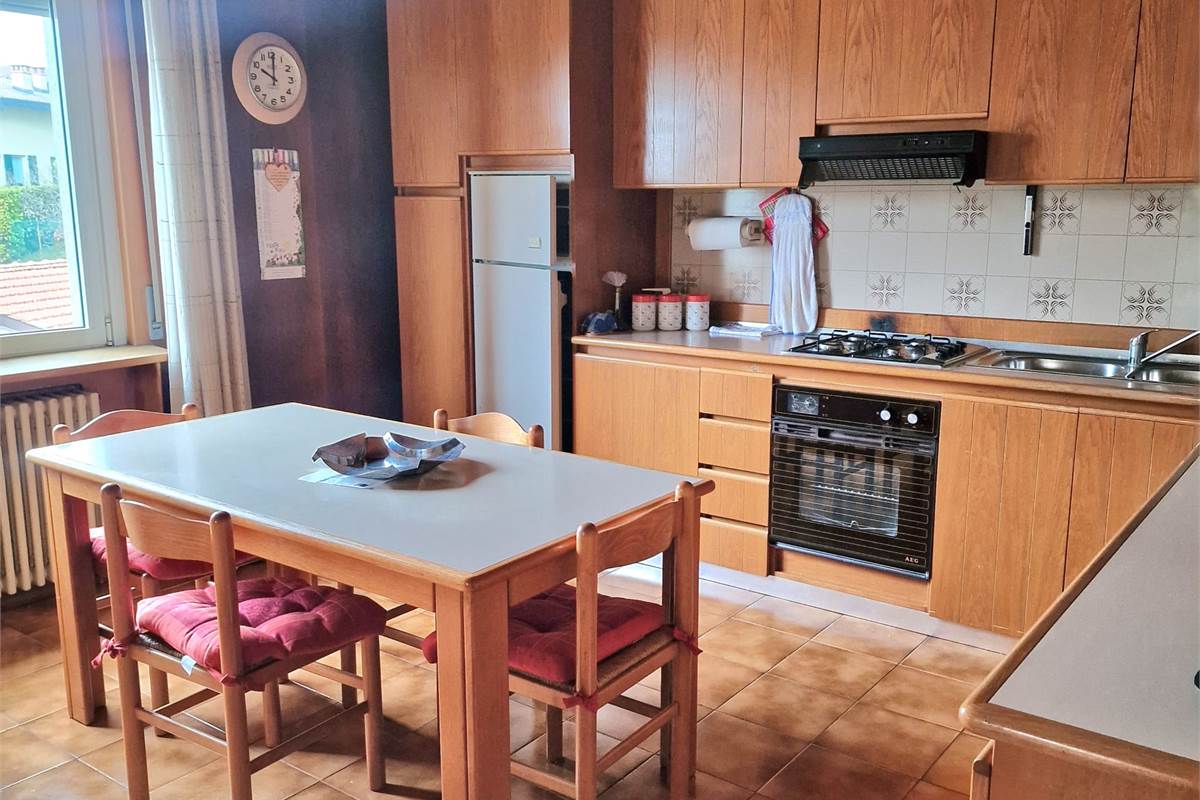 CANTU' vendiamo TRILOCALE termoautonomo