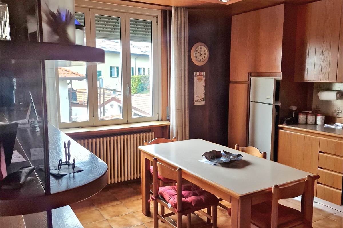 CANTU' vendiamo TRILOCALE termoautonomo