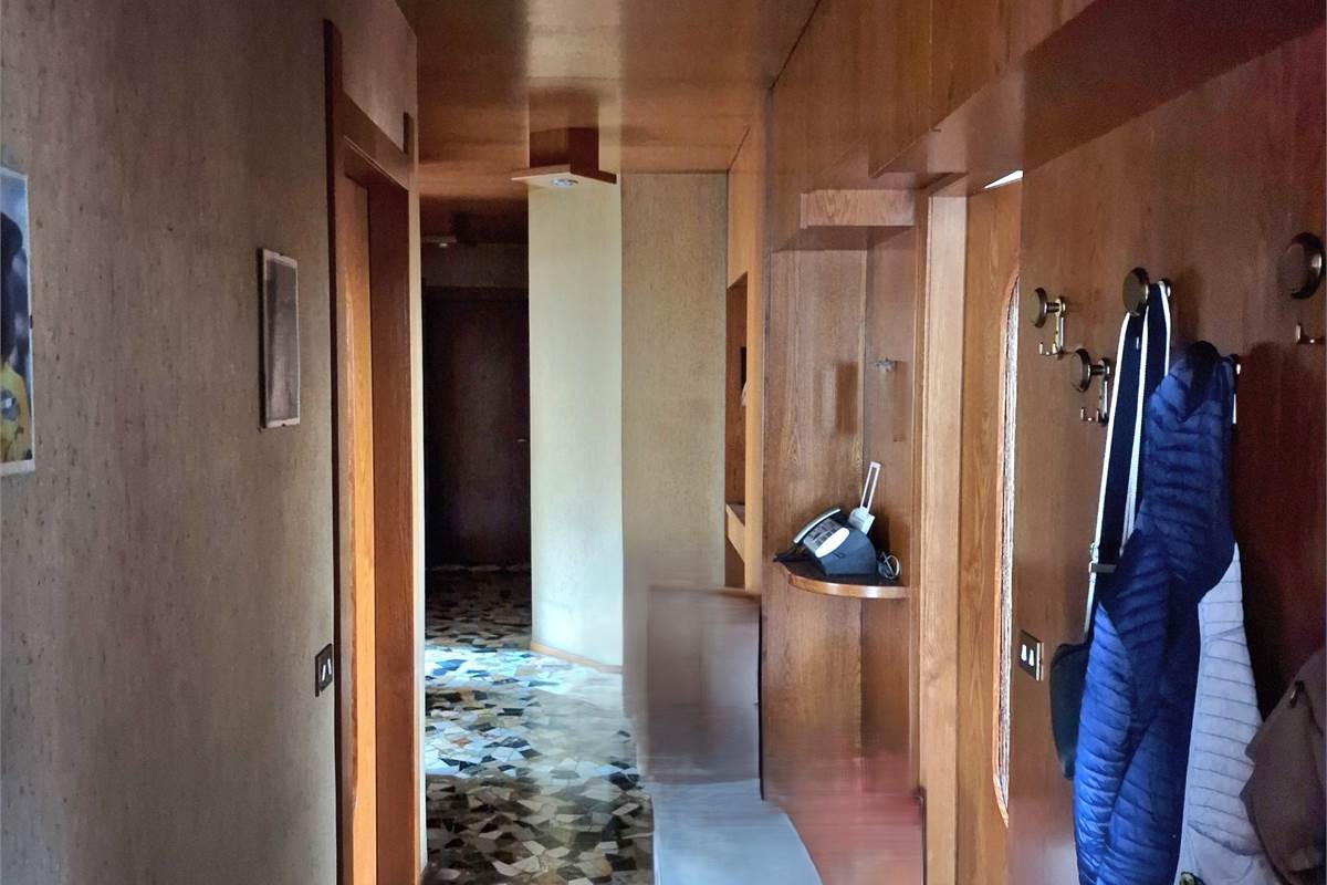 CANTU' vendiamo TRILOCALE termoautonomo