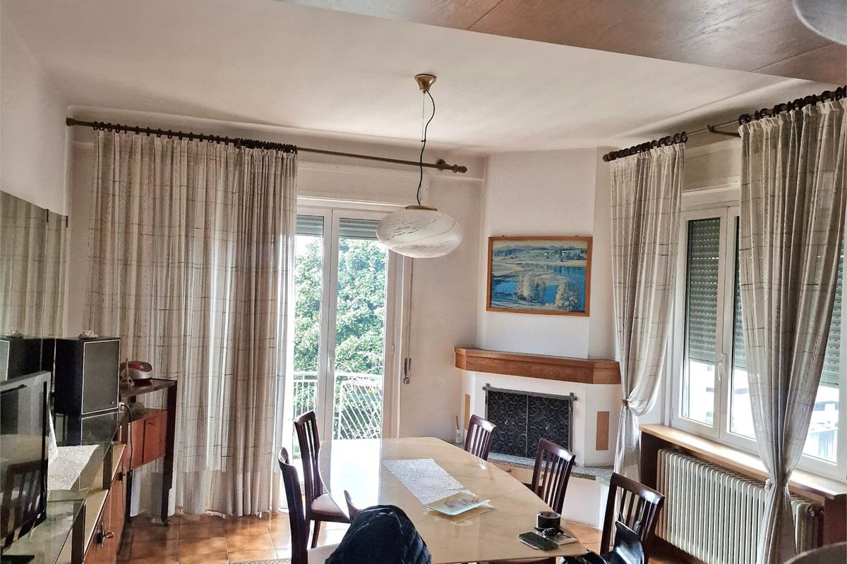 CANTU' vendiamo TRILOCALE termoautonomo