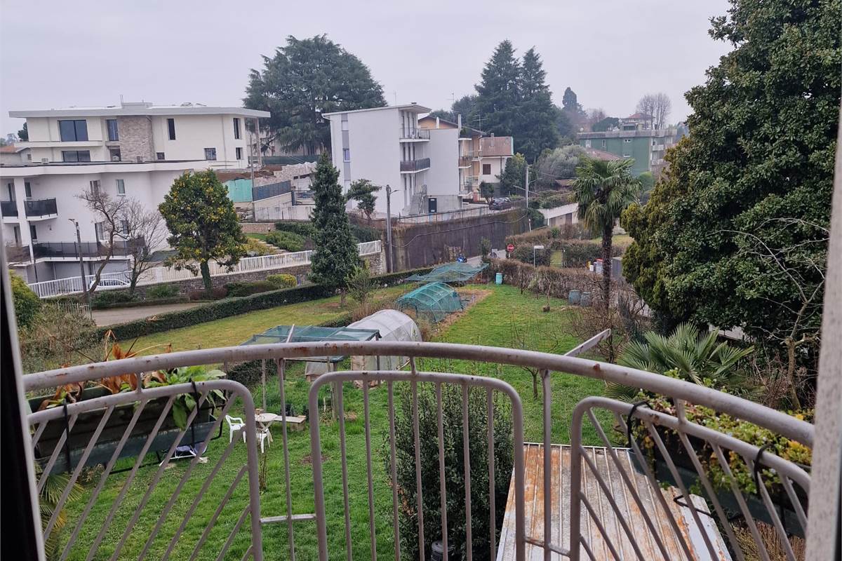 CANTU' vendiamo TRILOCALE termoautonomo