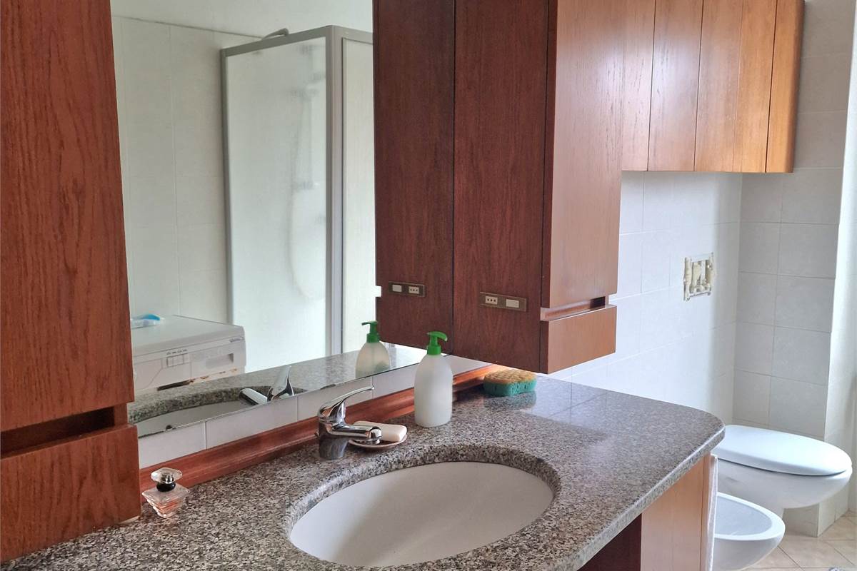 CANTU' vendiamo TRILOCALE termoautonomo