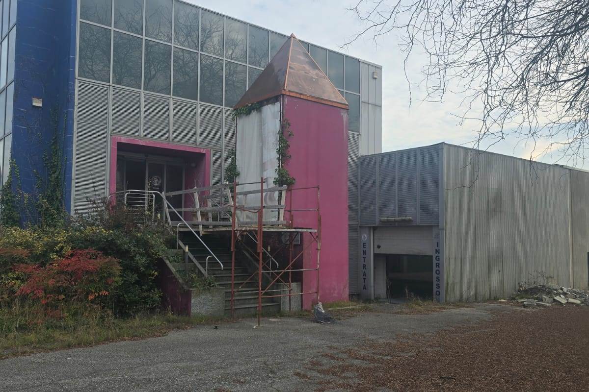 NOVEDRATE fronte Novedratese vendiamo CAPANNONE di 5.700 Mq