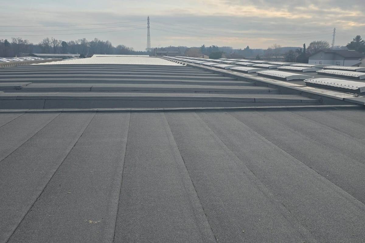 NOVEDRATE fronte Novedratese vendiamo CAPANNONE di 5.700 Mq