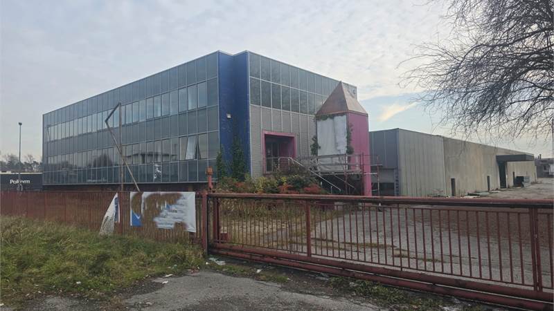 NOVEDRATE fronte Novedratese vendiamo CAPANNONE di 5.700 Mq