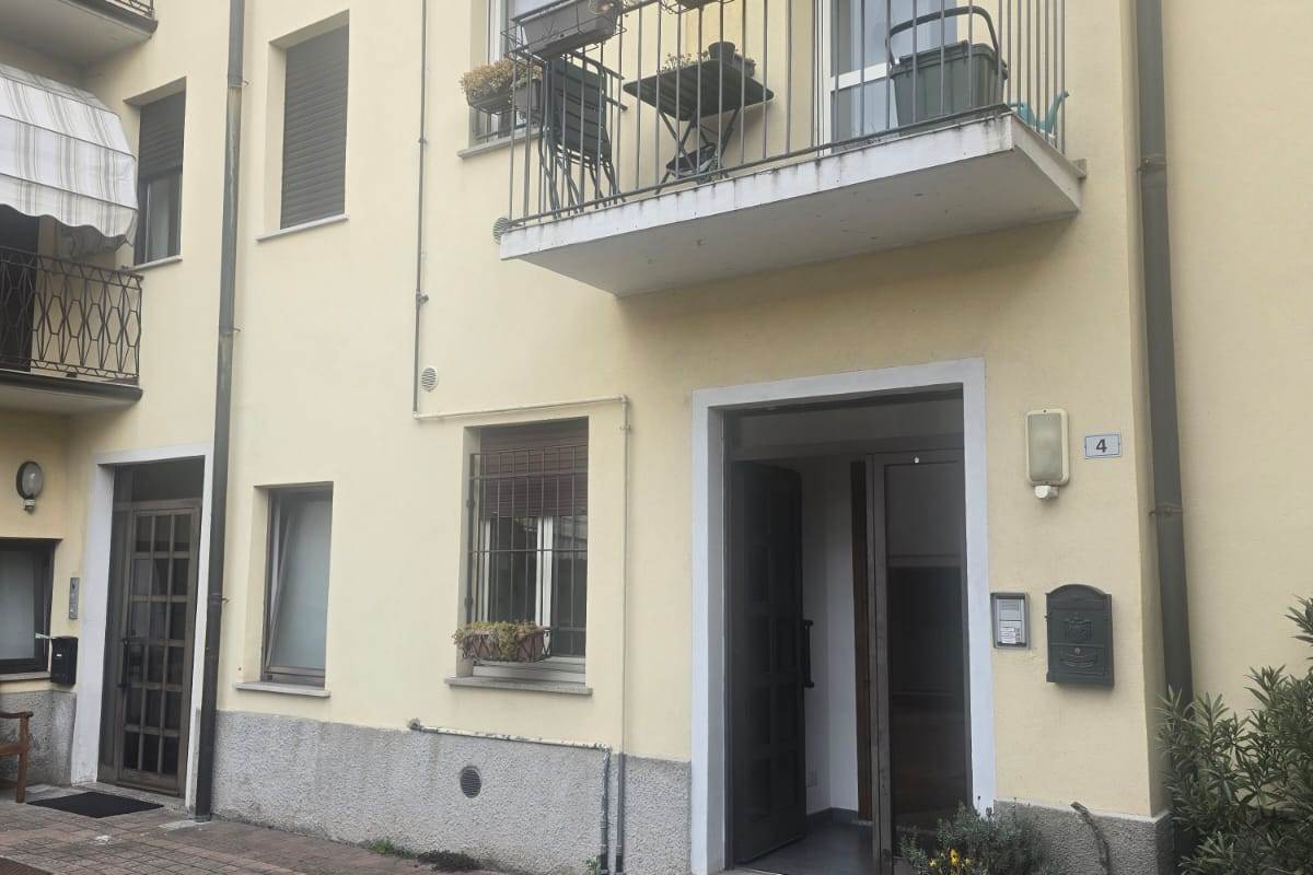 FIGINO SERENZA affittiamo BILOCALE arredato