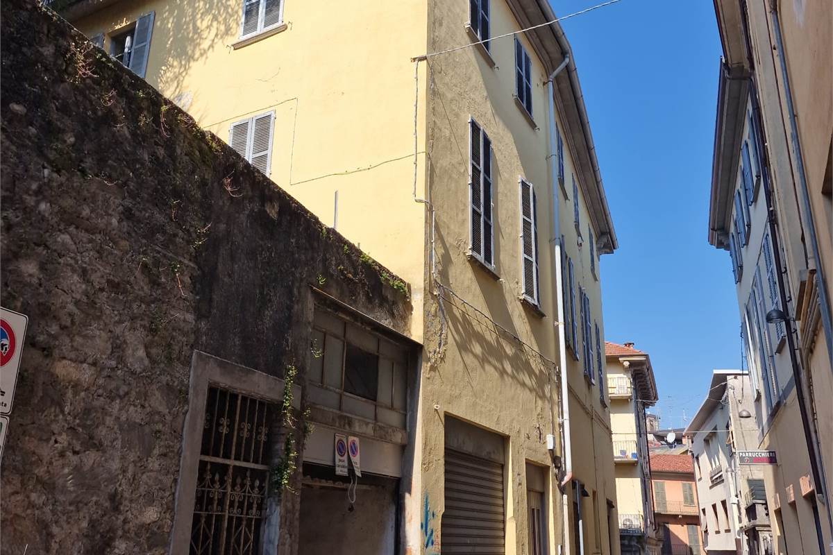 CANTU' vendiamo BILOCALE al primo piano termoautonomo