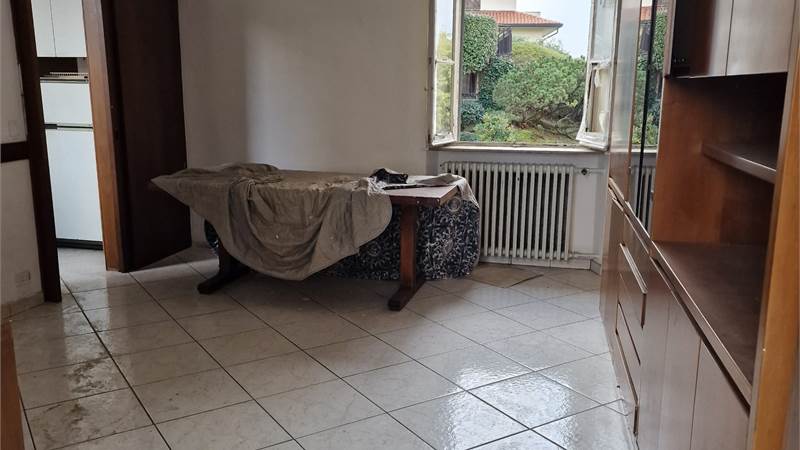 CANTU' centro vendiamo TRILOCALE con box