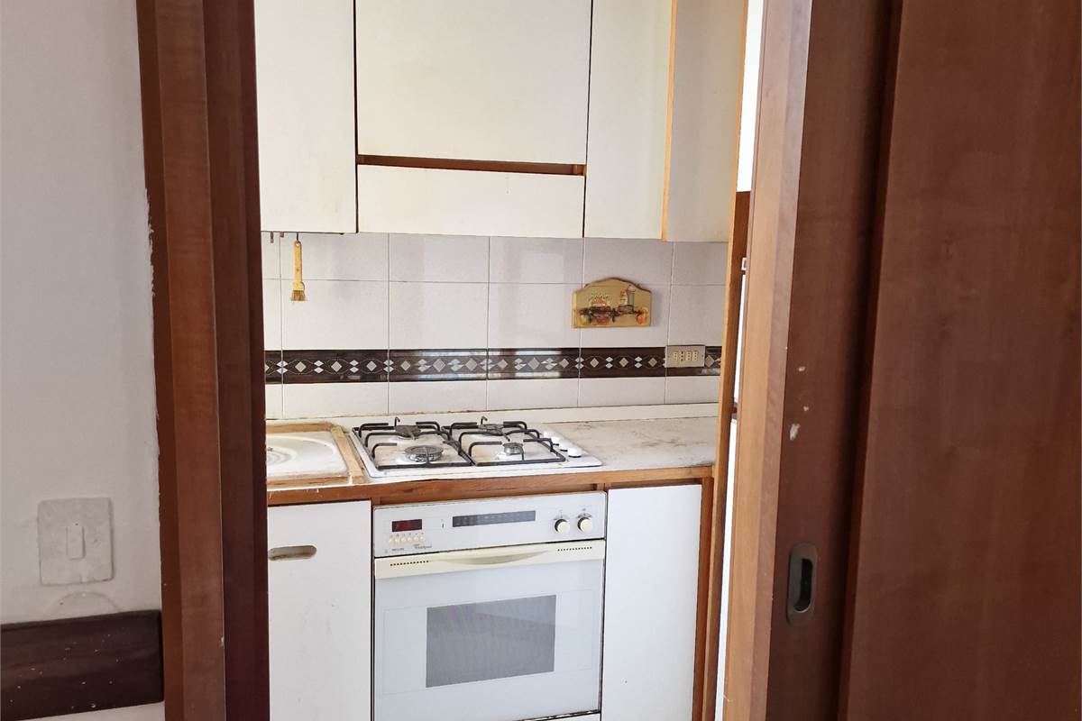 CANTU' centro vendiamo TRILOCALE con box