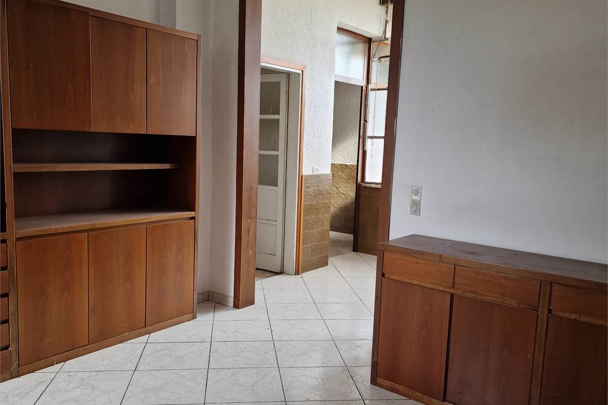 CANTU' centro vendiamo TRILOCALE con box