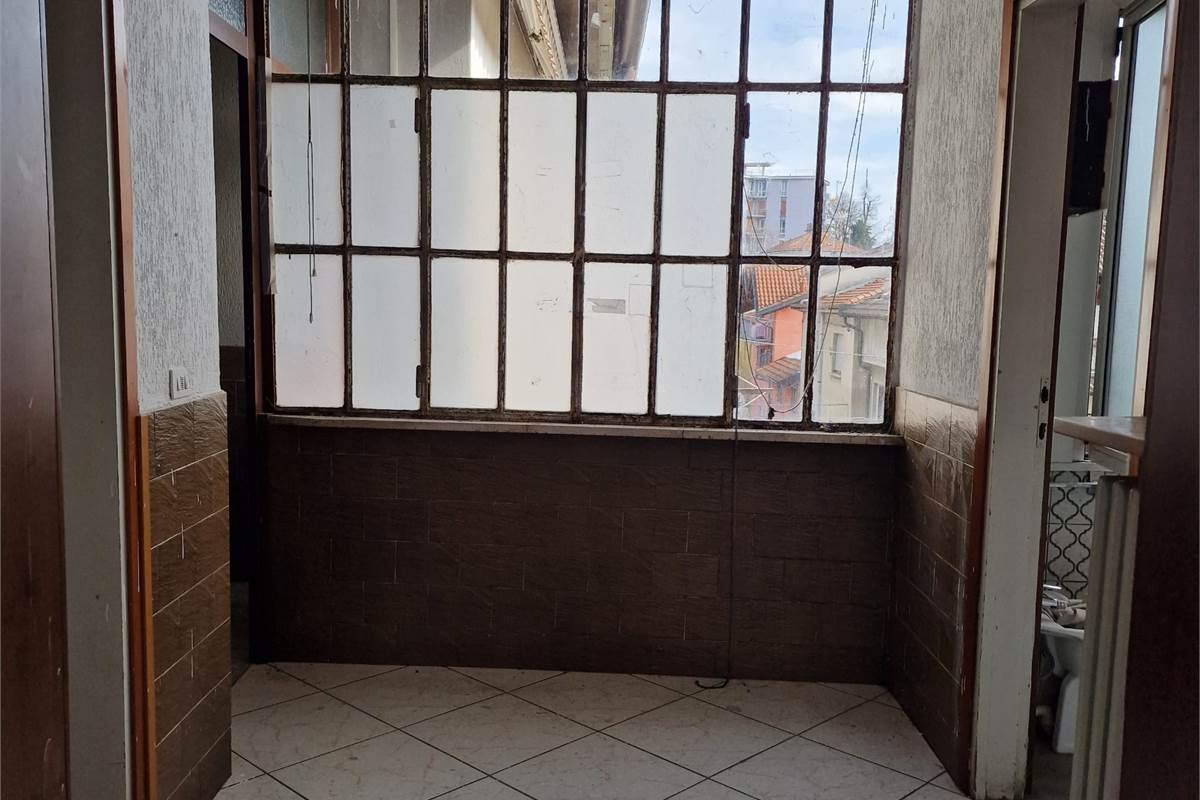 CANTU' centro vendiamo TRILOCALE con box