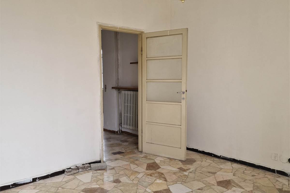 CANTU' centro vendiamo TRILOCALE con box