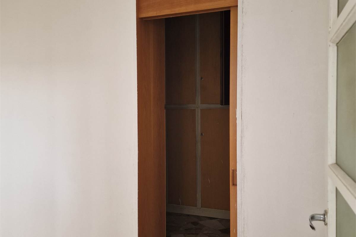 CANTU' centro vendiamo TRILOCALE con box