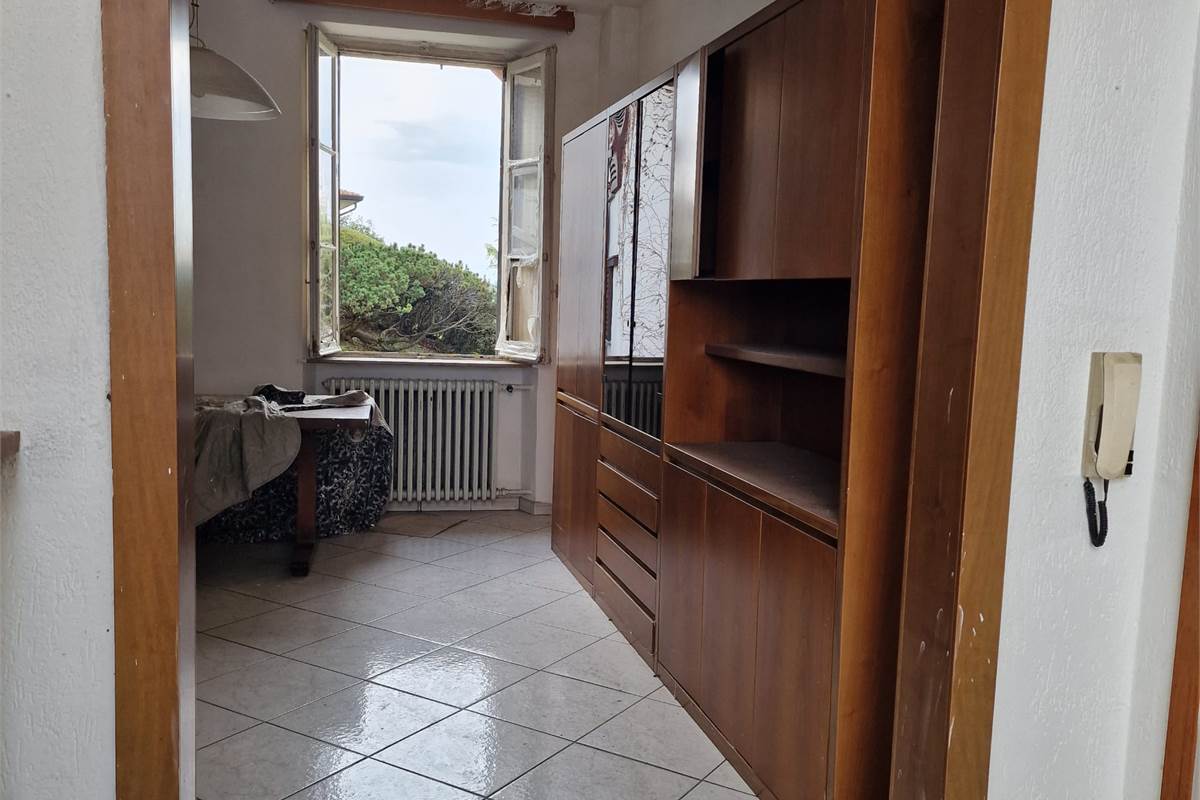 CANTU' centro vendiamo TRILOCALE con box