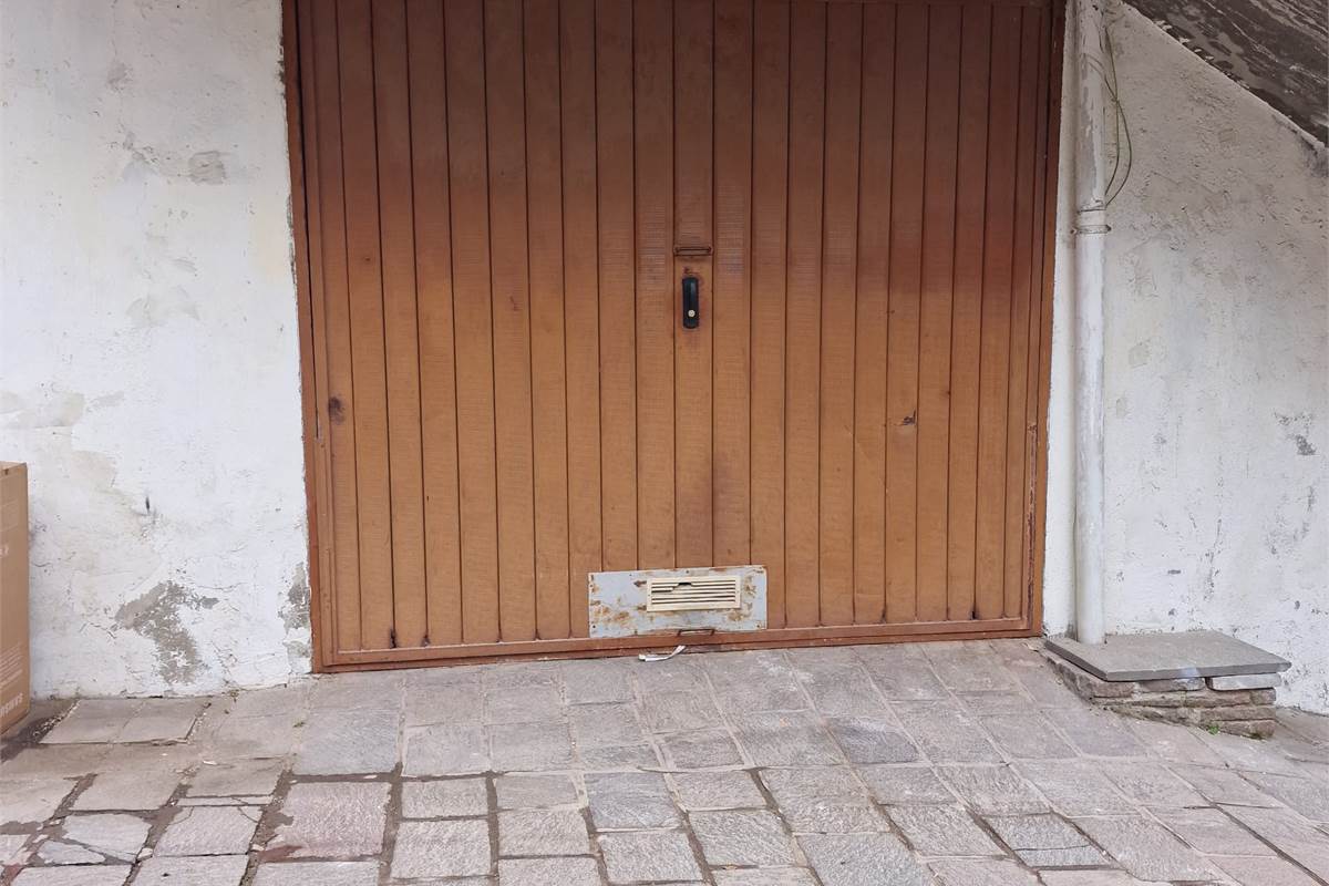 CANTU' centro vendiamo TRILOCALE con box