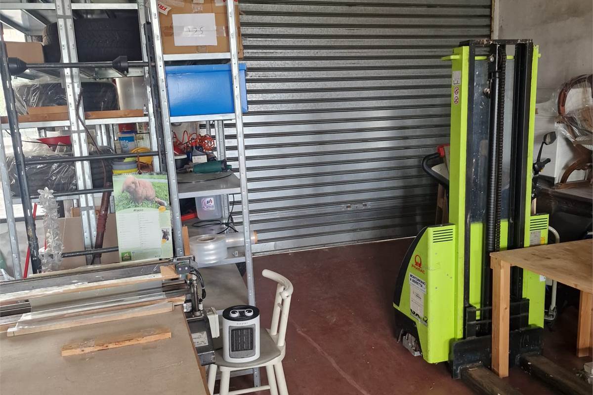 CANTU' vendiamo CAPANNONE di Mq 200 frazionabile