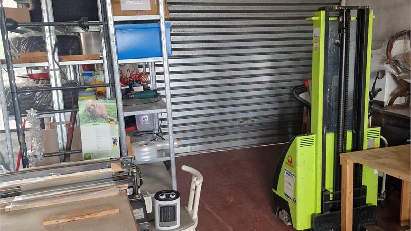 CANTU' vendiamo CAPANNONE di Mq 200 frazionabile