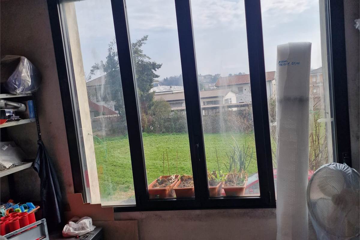 CANTU' vendiamo CAPANNONE di Mq 200 frazionabile