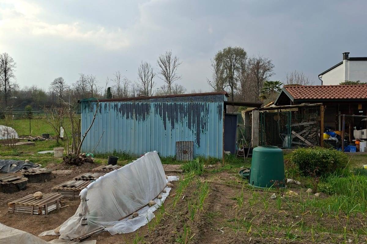 CARIMATE vendiamo CASA SINGOLA con ampio terreno