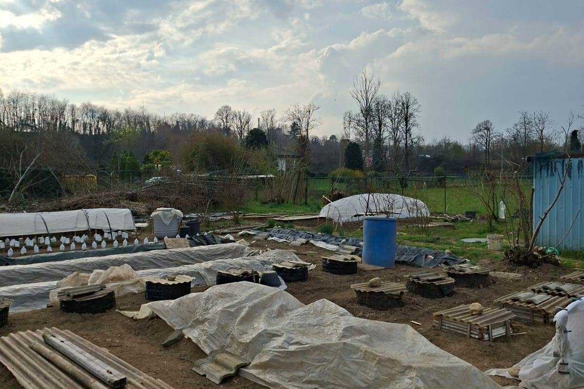 CARIMATE vendiamo CASA SINGOLA con ampio terreno