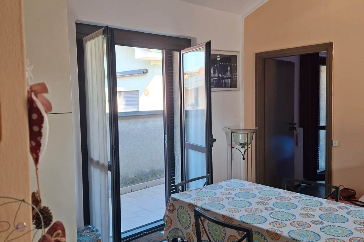 CANTU' vendiamo BILOCALE mansardato