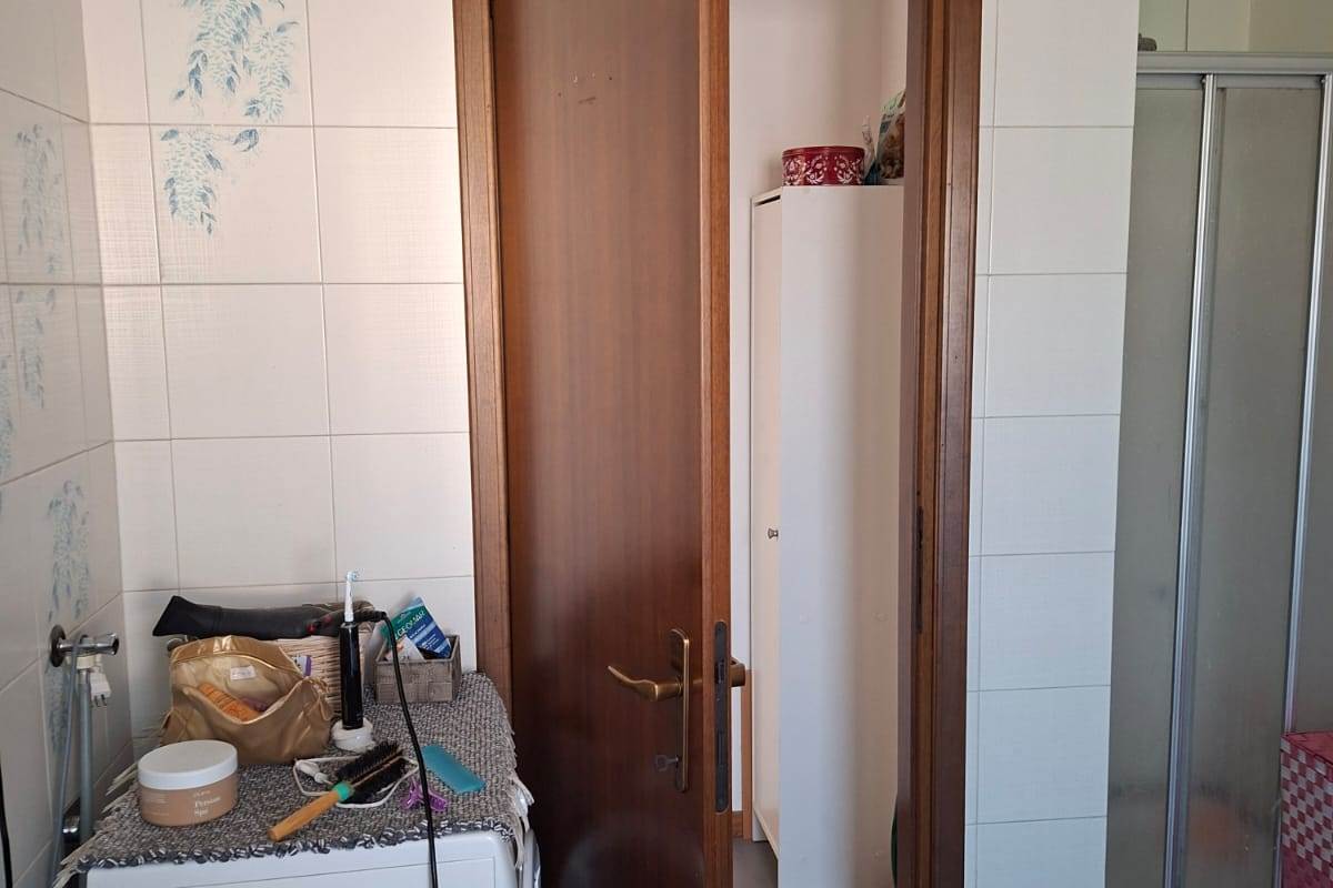 CANTU' vendiamo BILOCALE mansardato