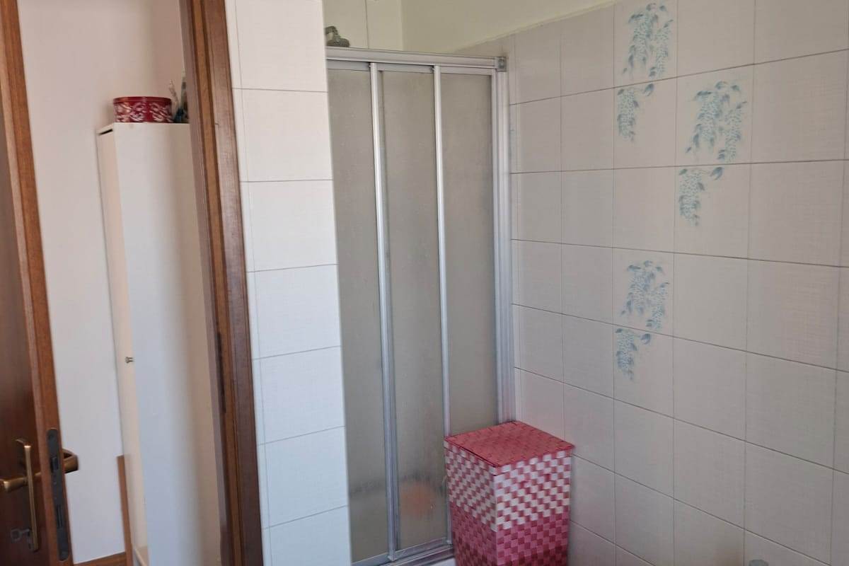 CANTU' vendiamo BILOCALE mansardato