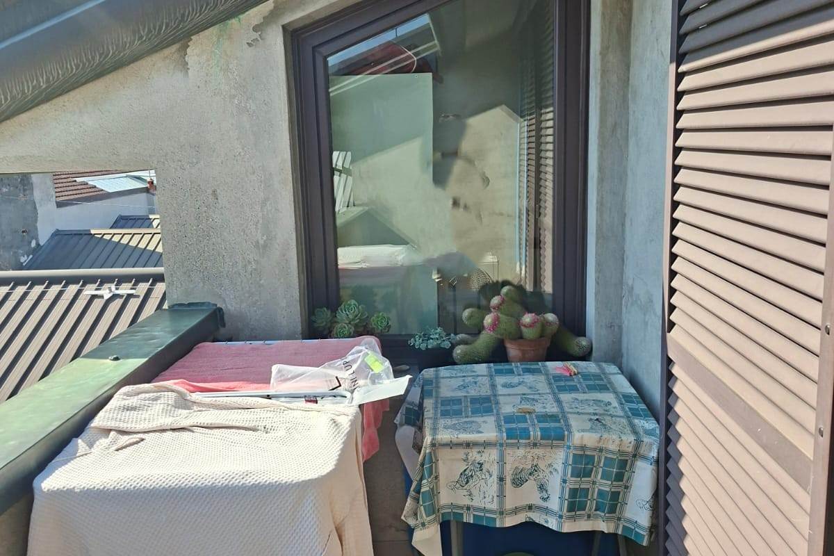 CANTU' vendiamo BILOCALE mansardato