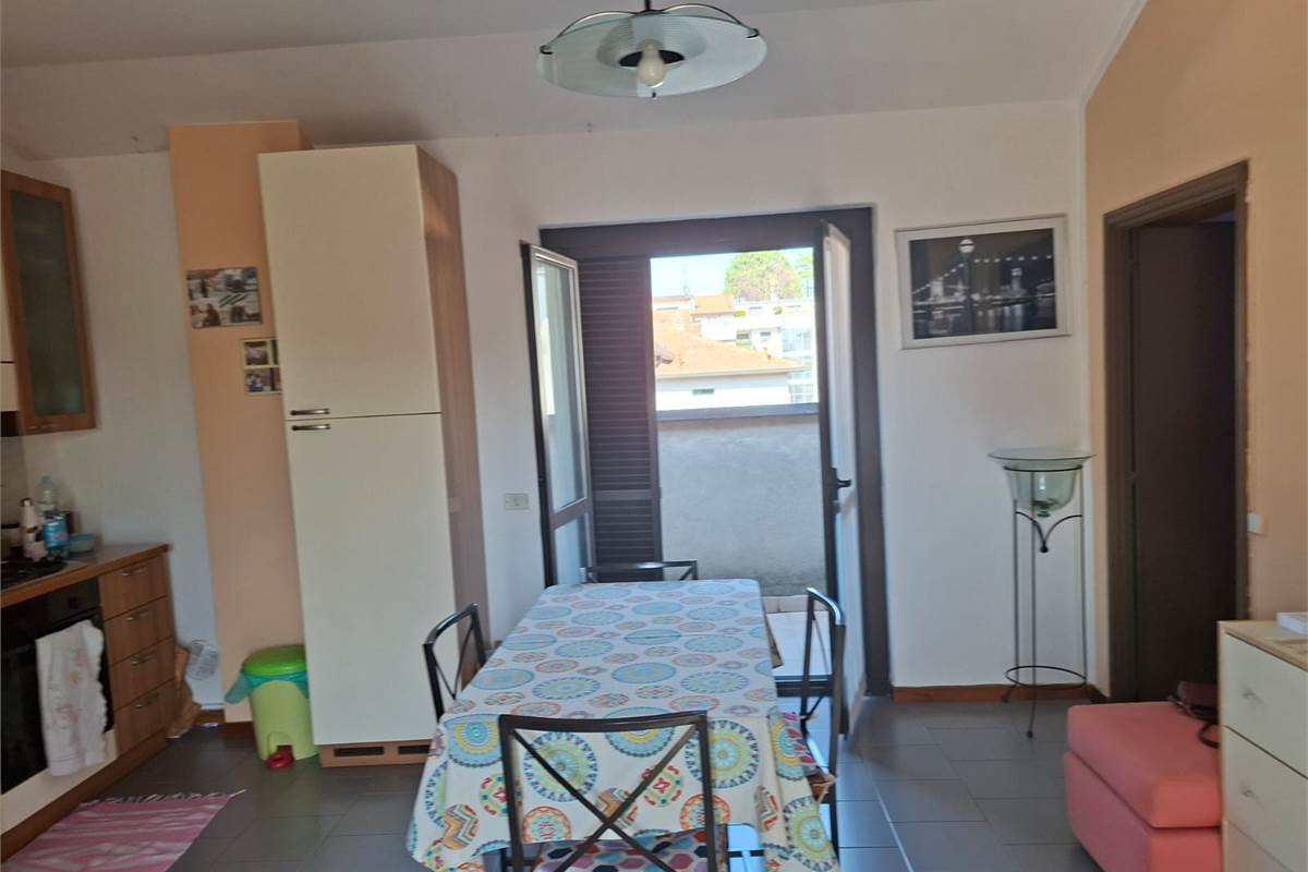 CANTU' vendiamo BILOCALE mansardato