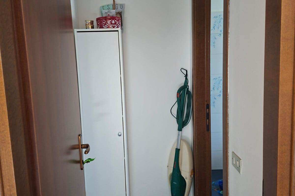 CANTU' vendiamo BILOCALE mansardato