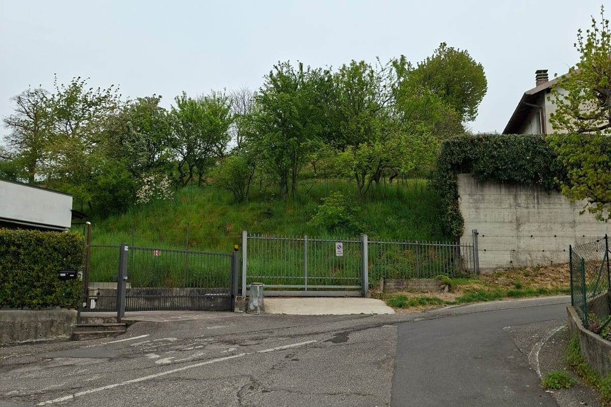 CANTU' vendiamo TERRENO di Mq 2.630