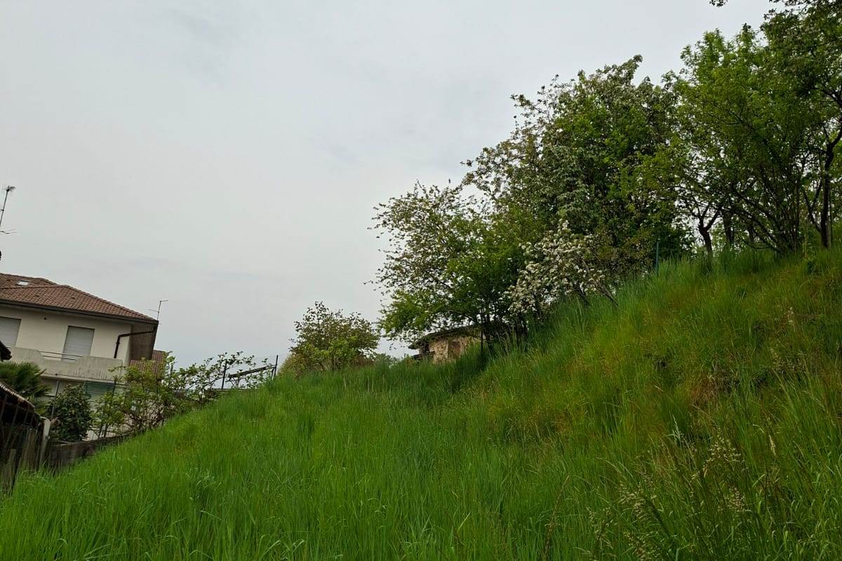 CANTU' vendiamo TERRENO di Mq 2.630