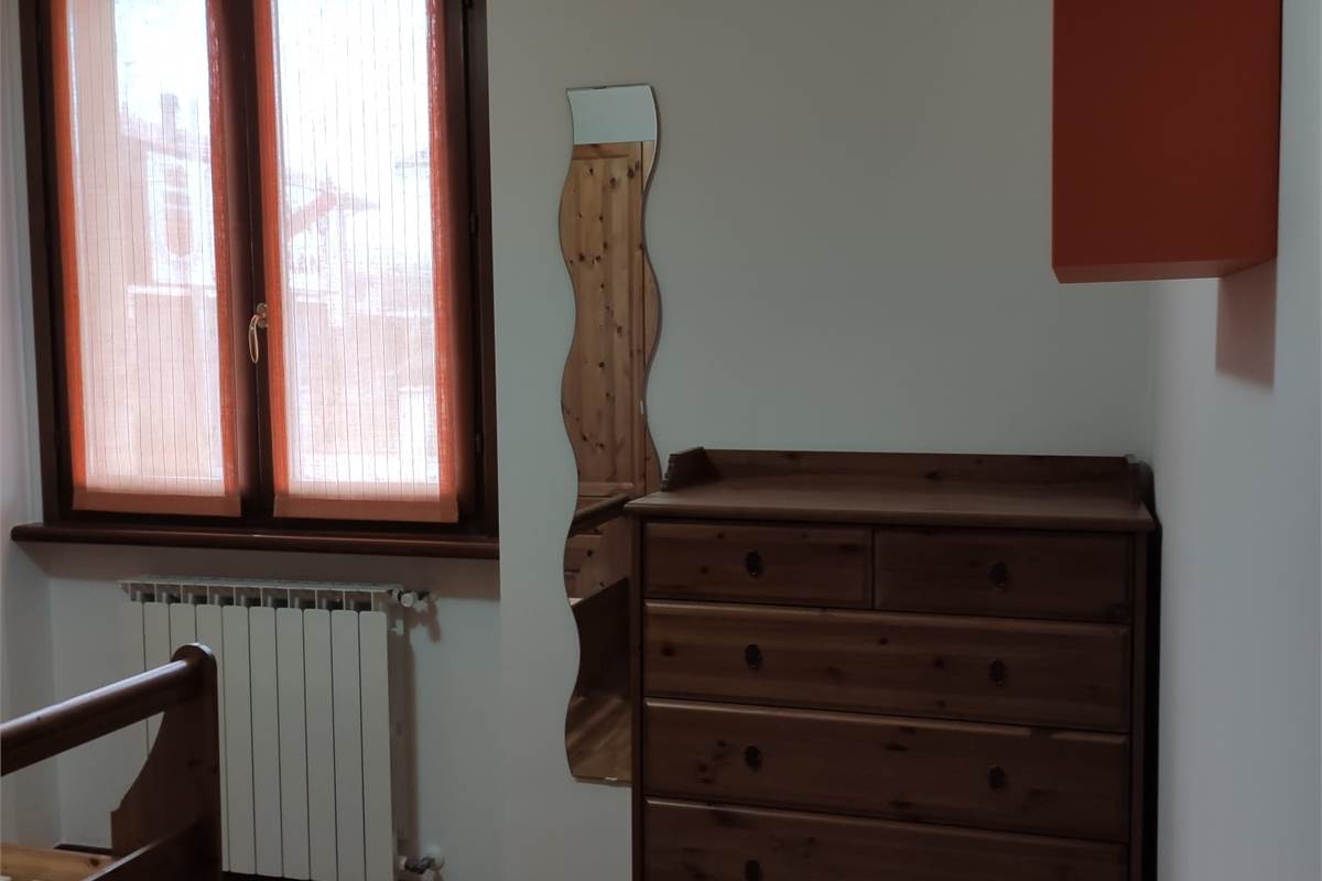 VENIANO affitto TRILOCALE arredato con box