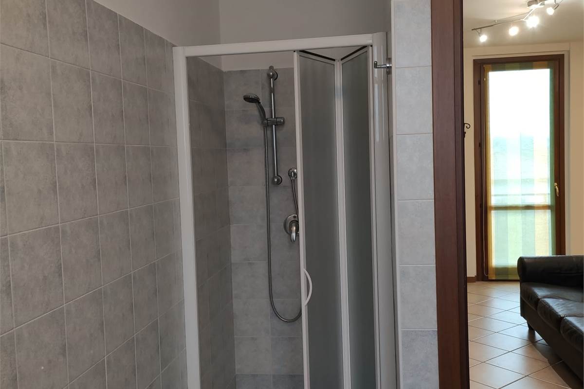 VENIANO affitto TRILOCALE arredato con box