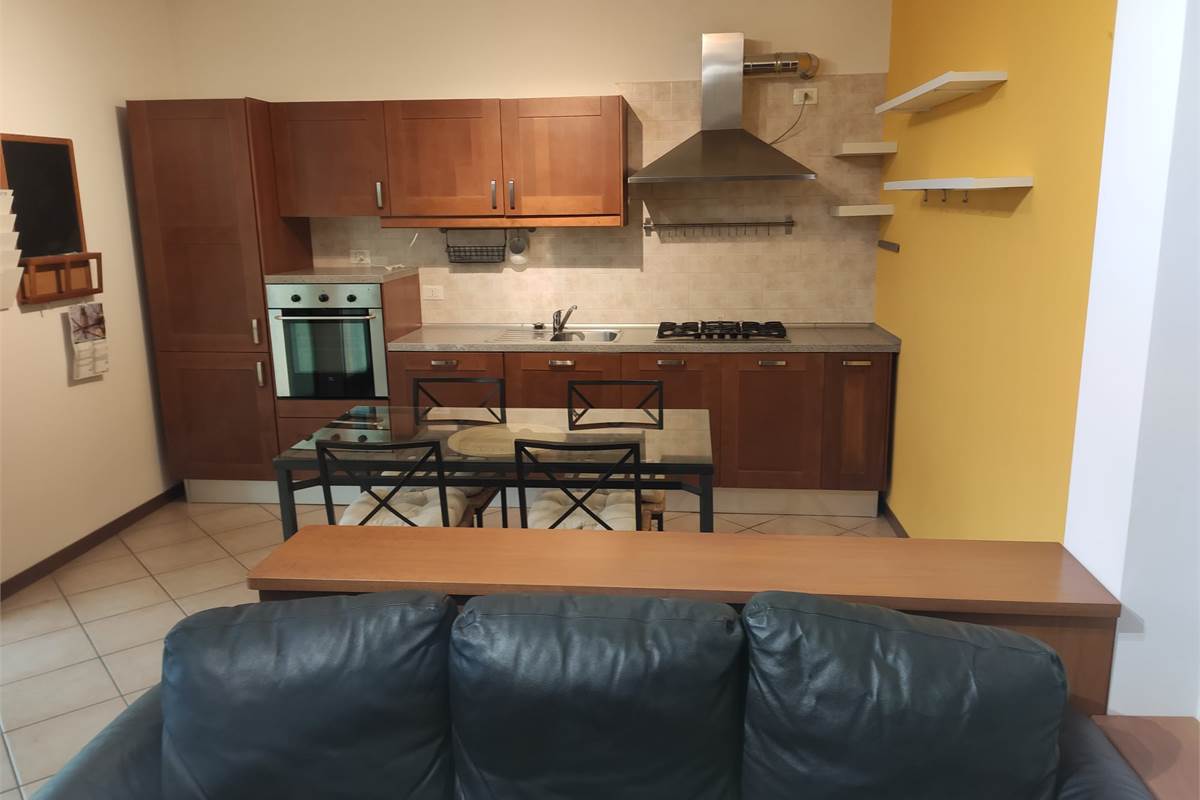 VENIANO affitto TRILOCALE arredato con box