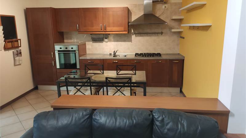 VENIANO affitto TRILOCALE arredato con box