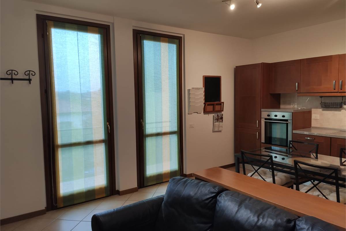 VENIANO affitto TRILOCALE arredato con box