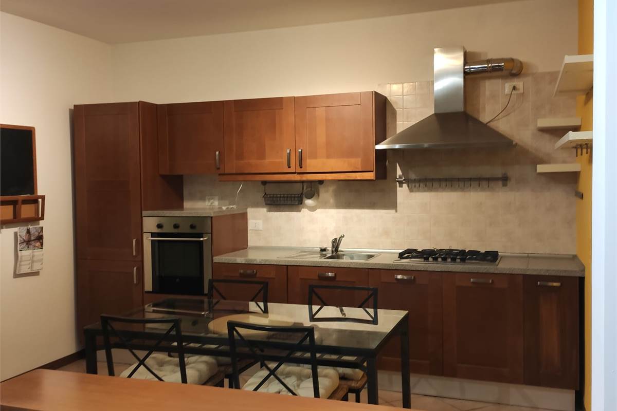 VENIANO affitto TRILOCALE arredato con box