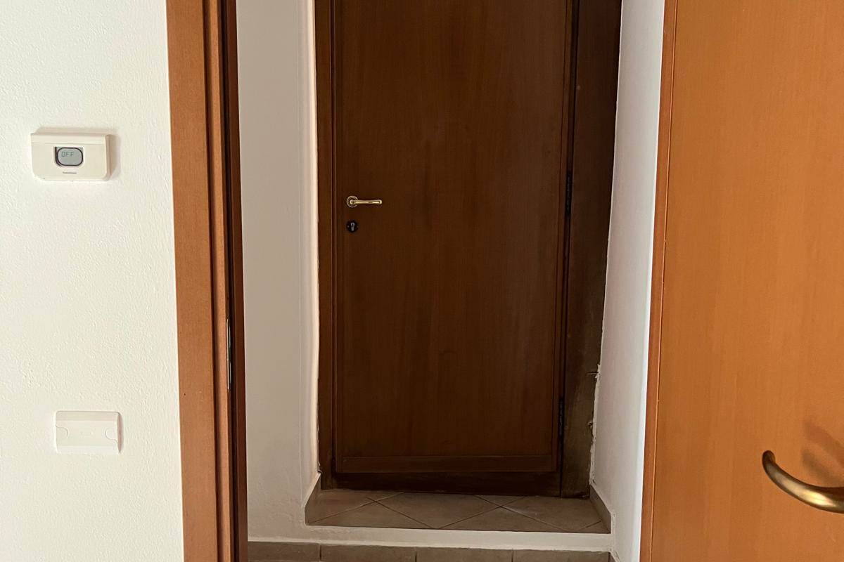 CAPIAGO INTIMIANO affitto MONOLOCALE non arredato