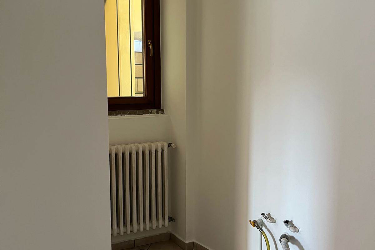 CAPIAGO INTIMIANO affitto MONOLOCALE non arredato